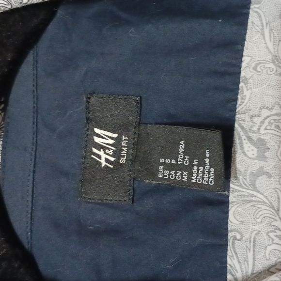 H&M Blue Abd White Paisley Mens Slim Fit Button Down Collar Shirt White Buttons - Picture 2 of 6